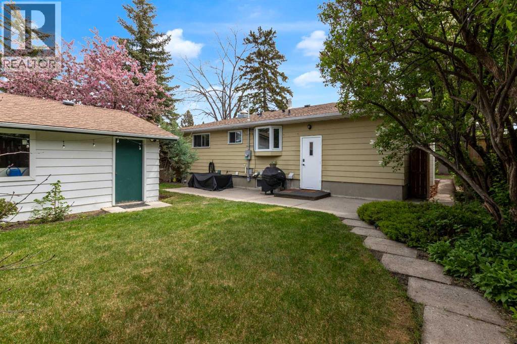 77 Hogarth Crescent SW - 32