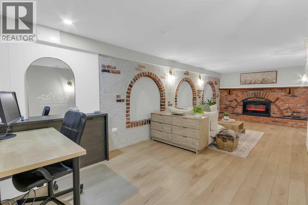 77 Hogarth Crescent SW - 24