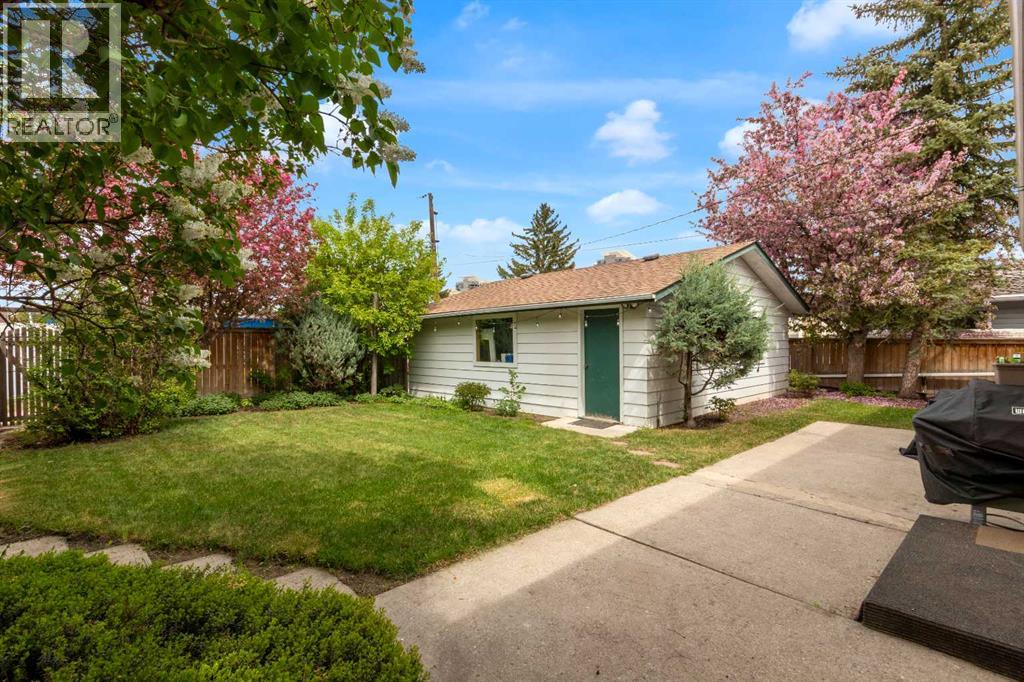 77 Hogarth Crescent SW - 36