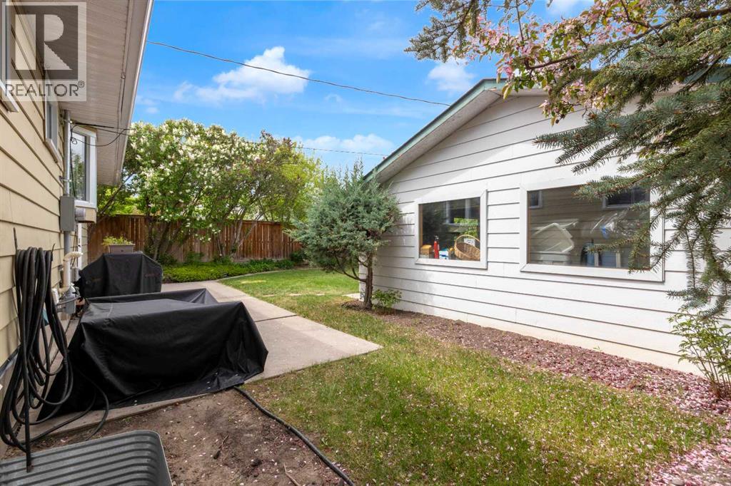 77 Hogarth Crescent SW - 34