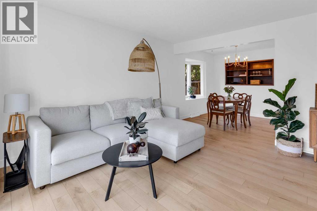 77 Hogarth Crescent SW - 4