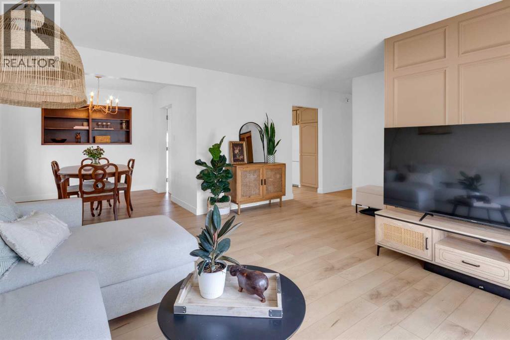 77 Hogarth Crescent SW - 5