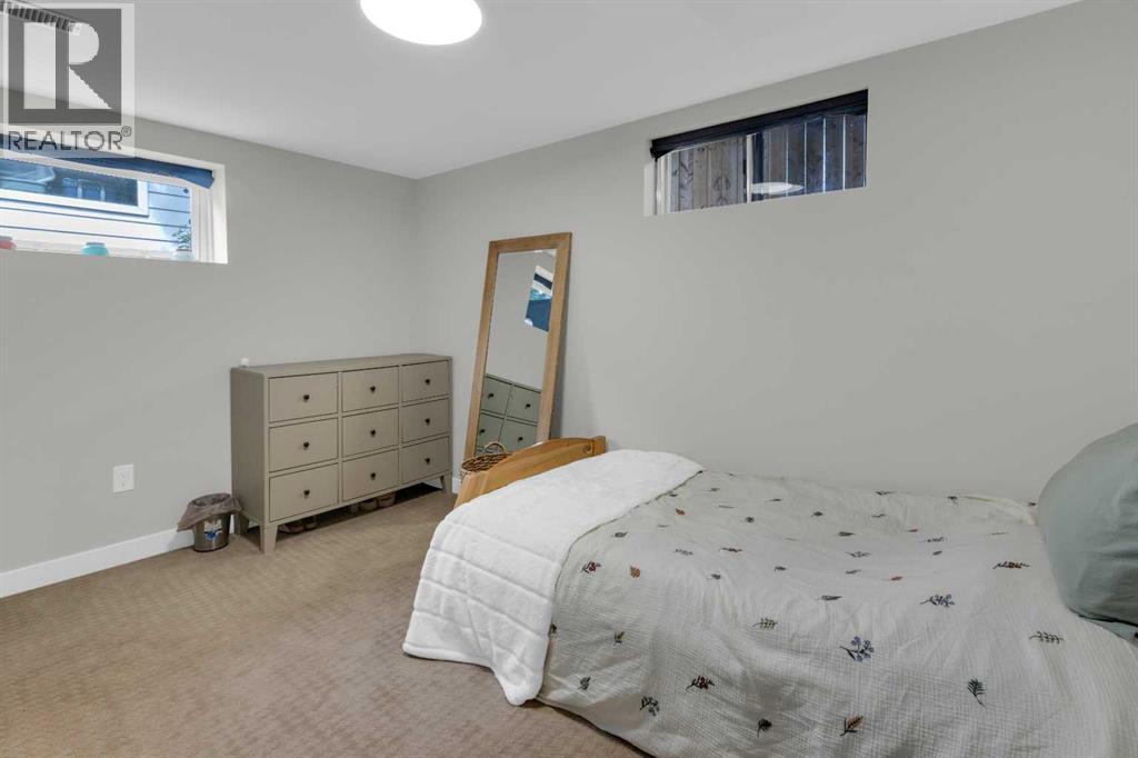 77 Hogarth Crescent SW - 30