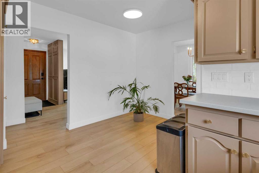 77 Hogarth Crescent SW - 11