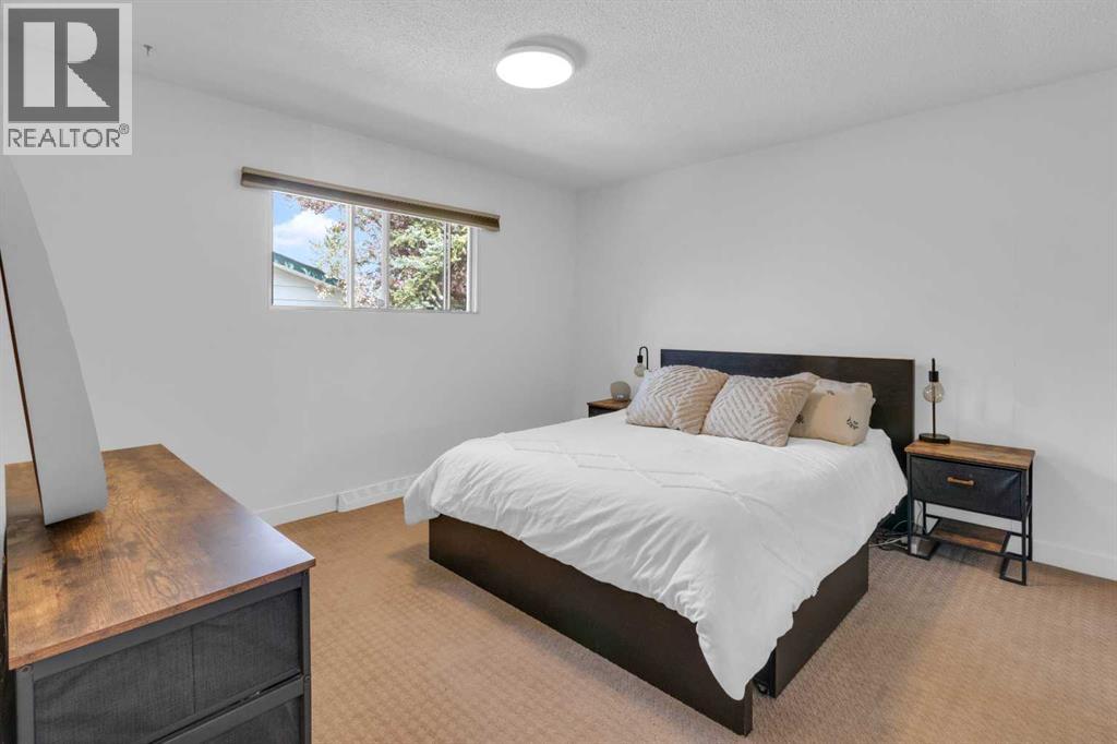 77 Hogarth Crescent SW - 15