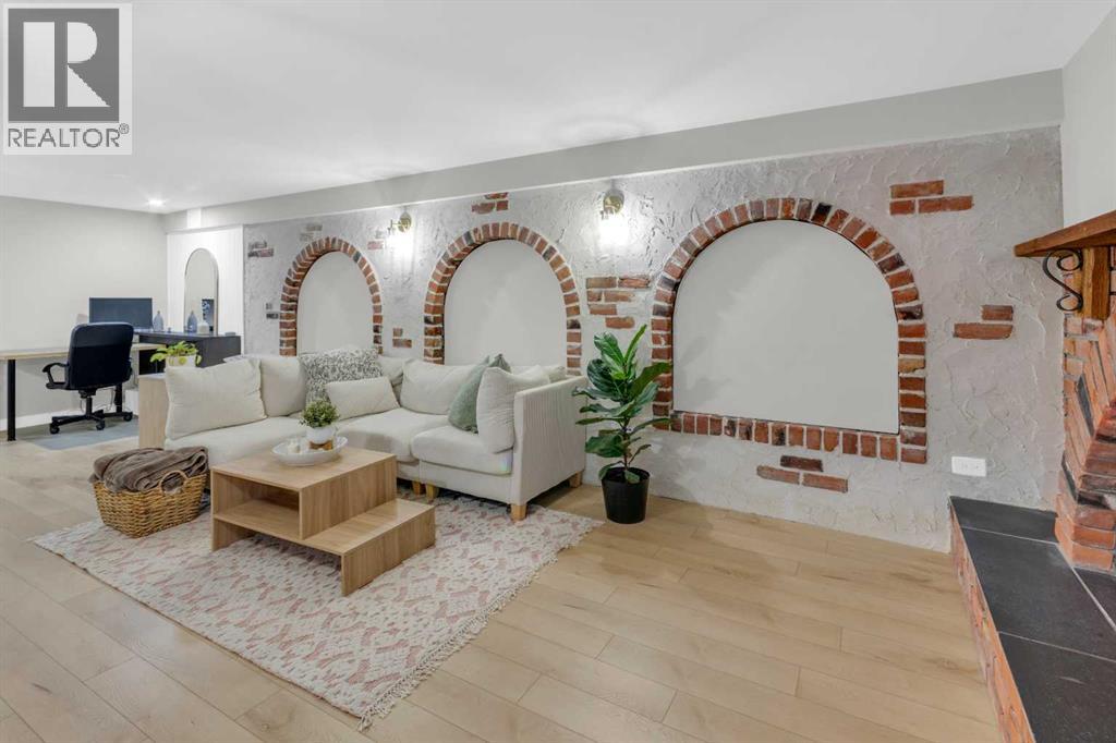 77 Hogarth Crescent SW - 23