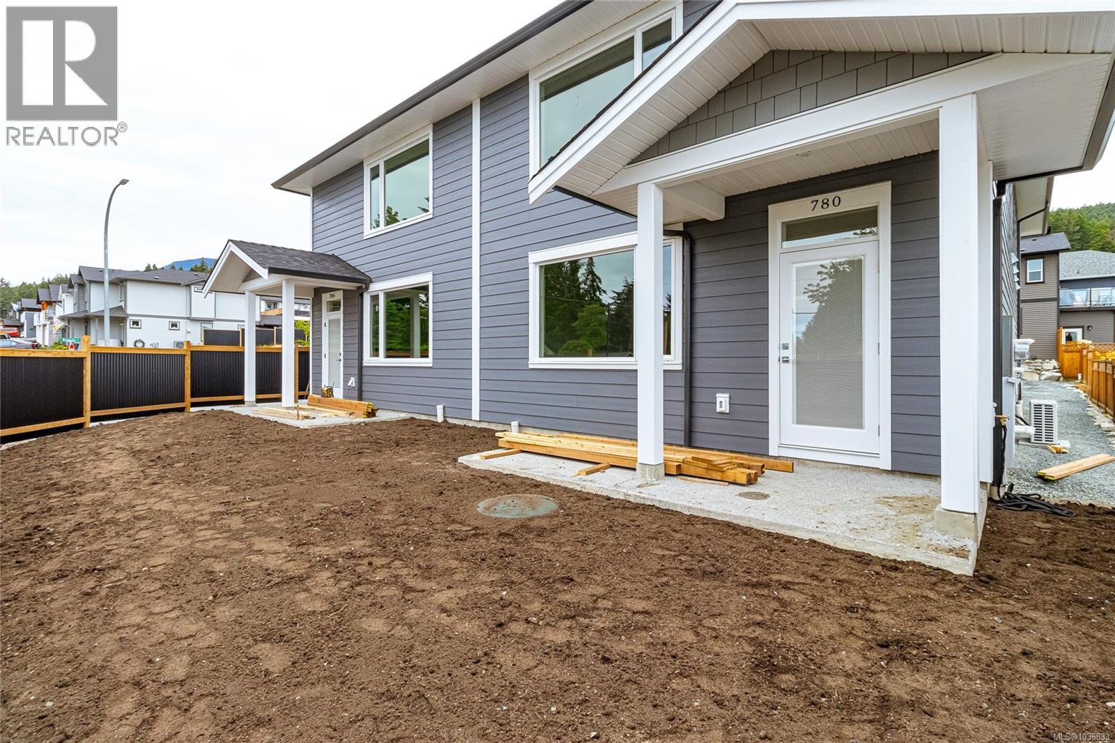 780 Russell Rd - 36