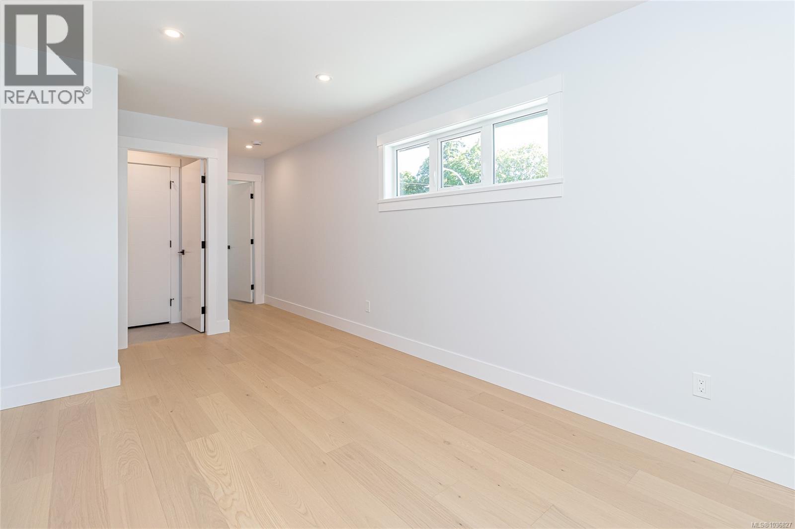 784 Russell Rd - 18