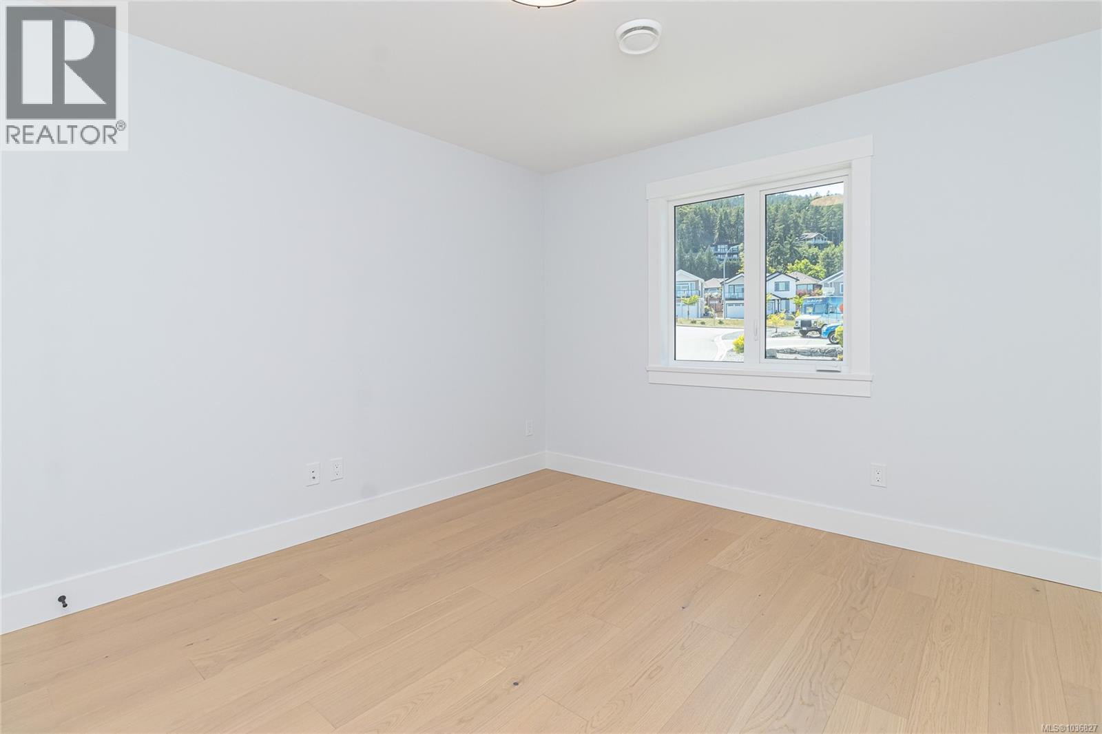 784 Russell Rd - 27