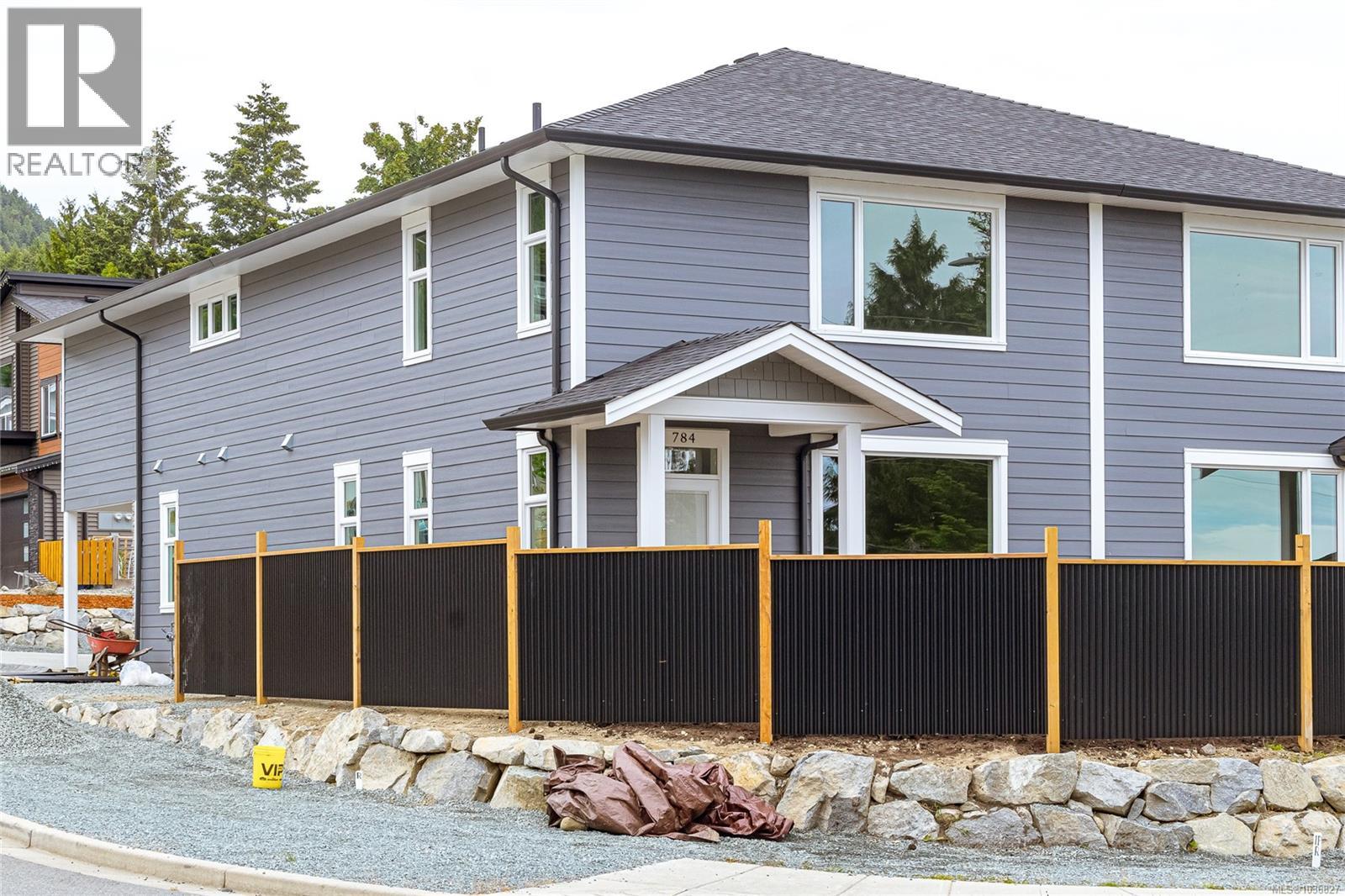 784 Russell Rd - 33