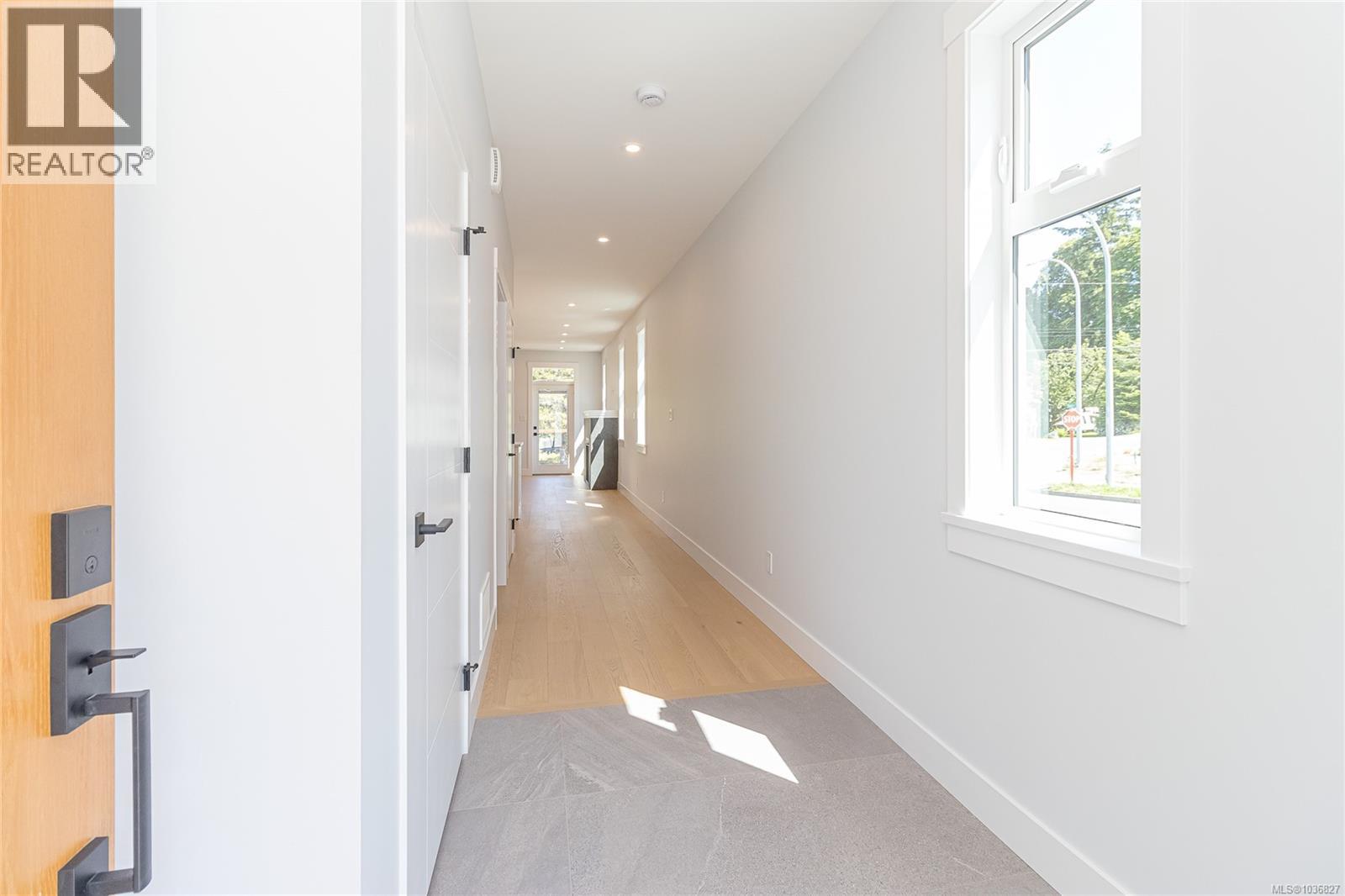 784 Russell Rd - 5