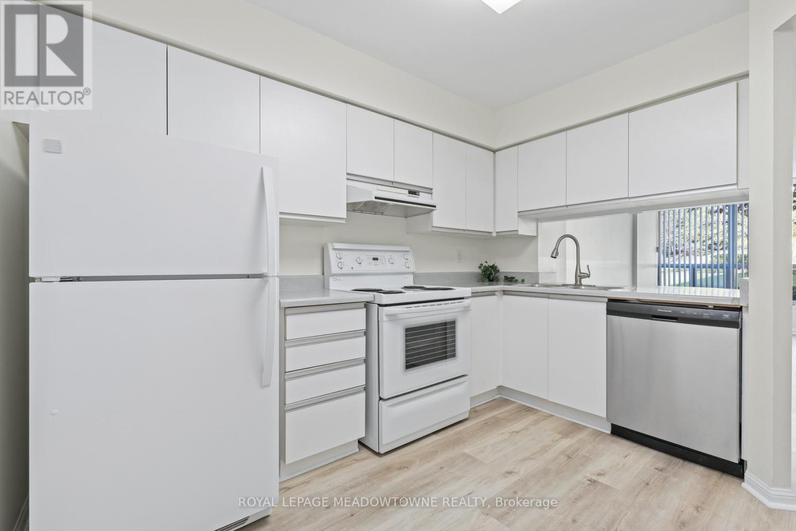 #104 10 LAURELCREST STREET - 10