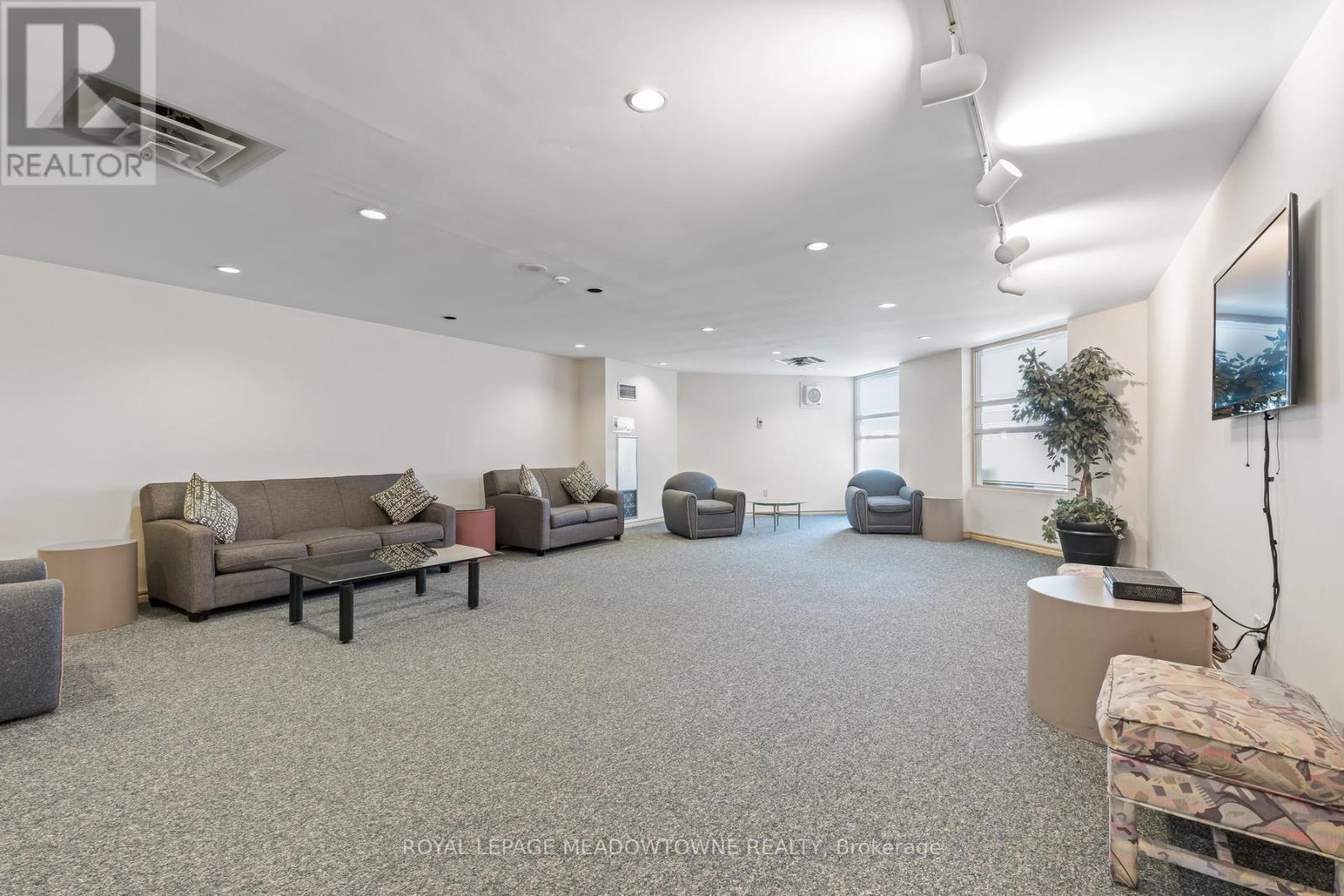 #104 10 LAURELCREST STREET - 20