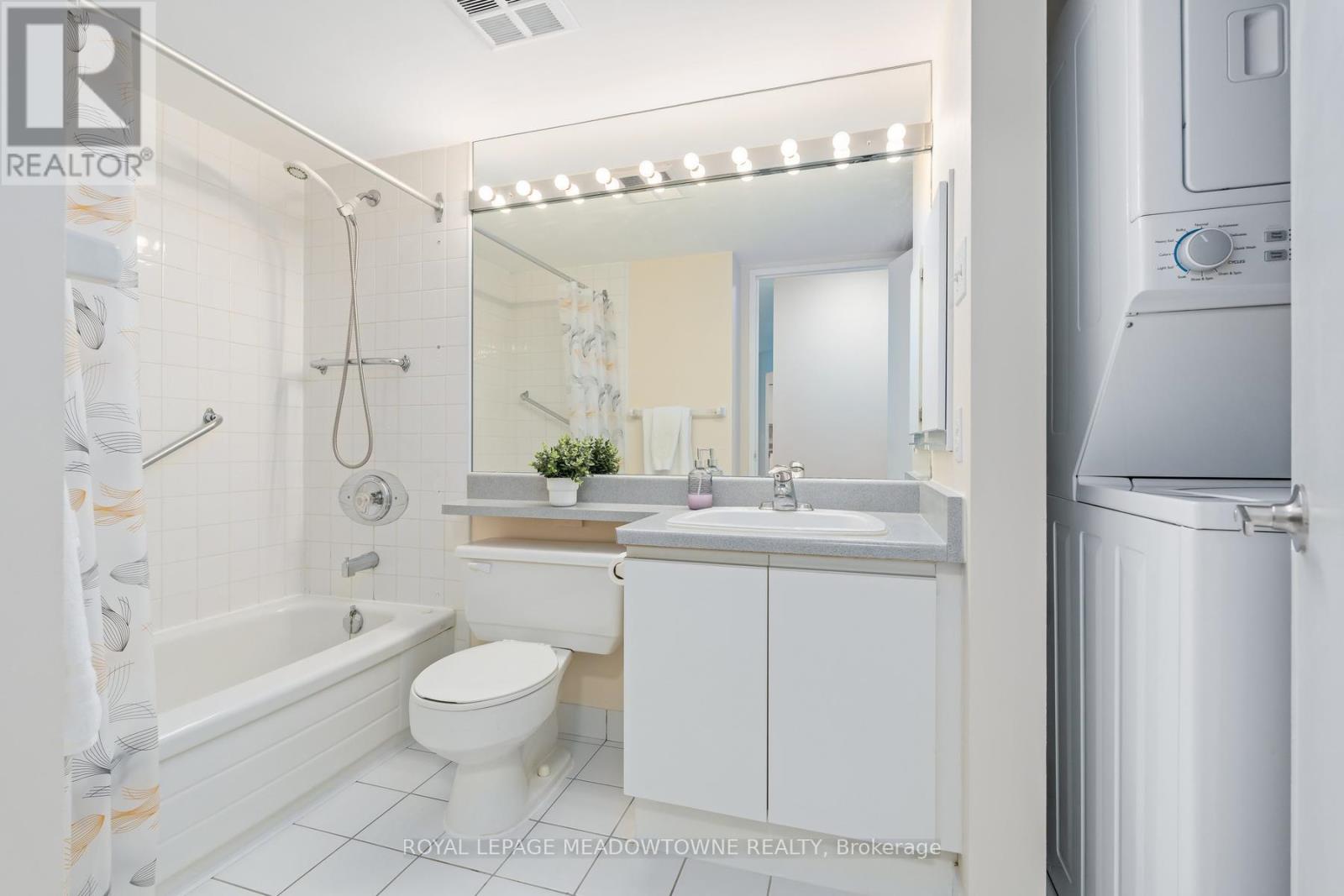 #104 10 LAURELCREST STREET - 13