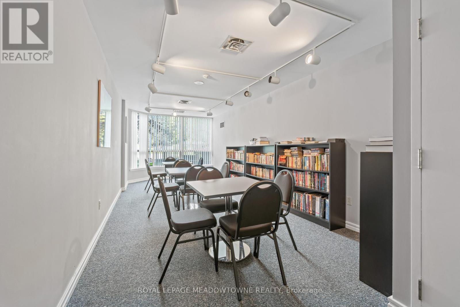 #104 10 LAURELCREST STREET - 21
