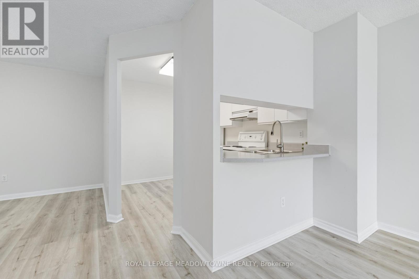 #104 10 LAURELCREST STREET - 30
