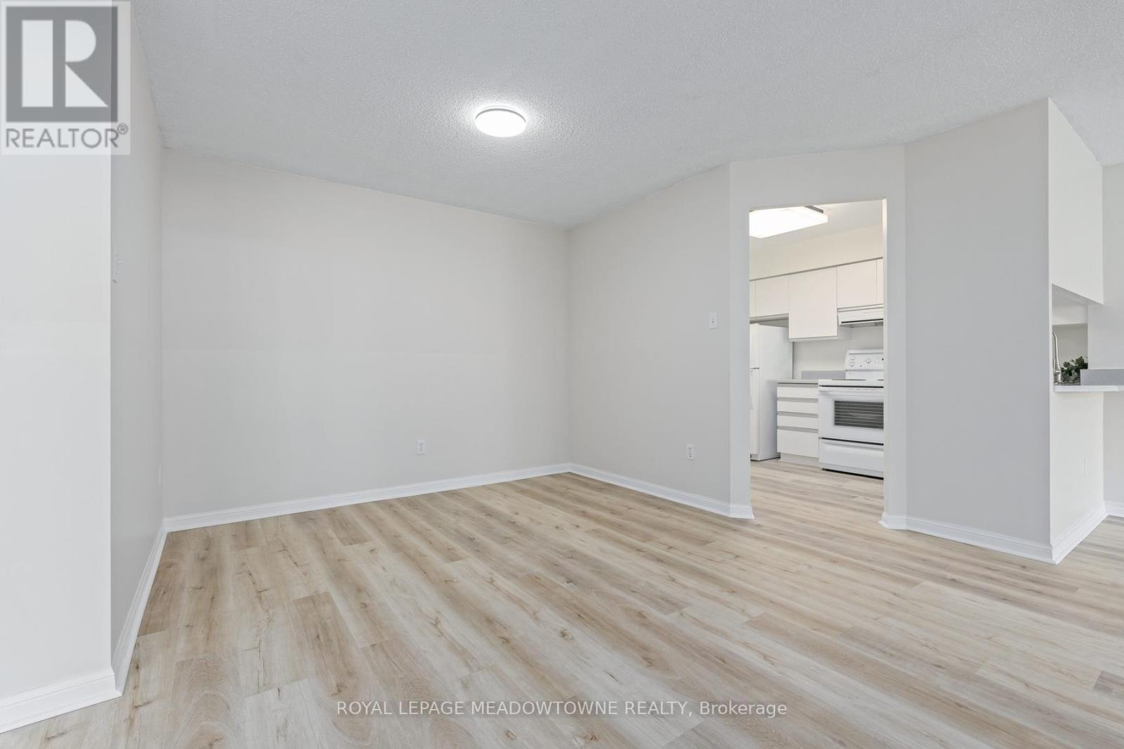 #104 10 LAURELCREST STREET - 22