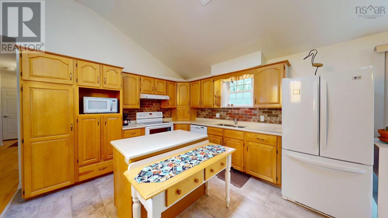 Property 24 of 48 of 141 Constance Street
