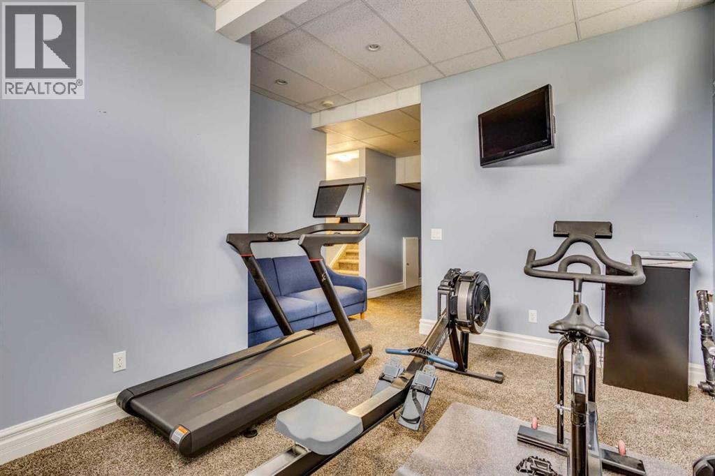 377 Walnut Crescent - 26