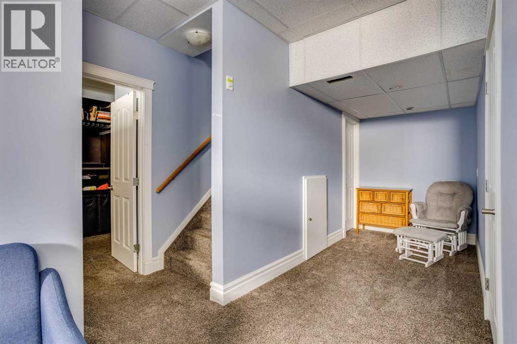 377 Walnut Crescent - 27
