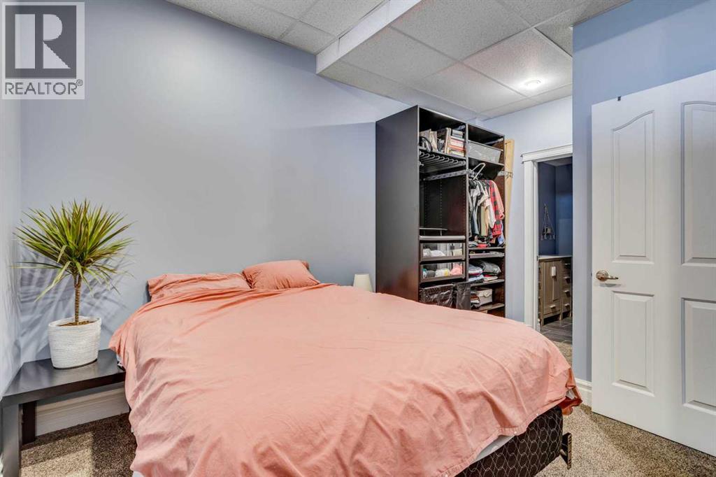 377 Walnut Crescent - 29