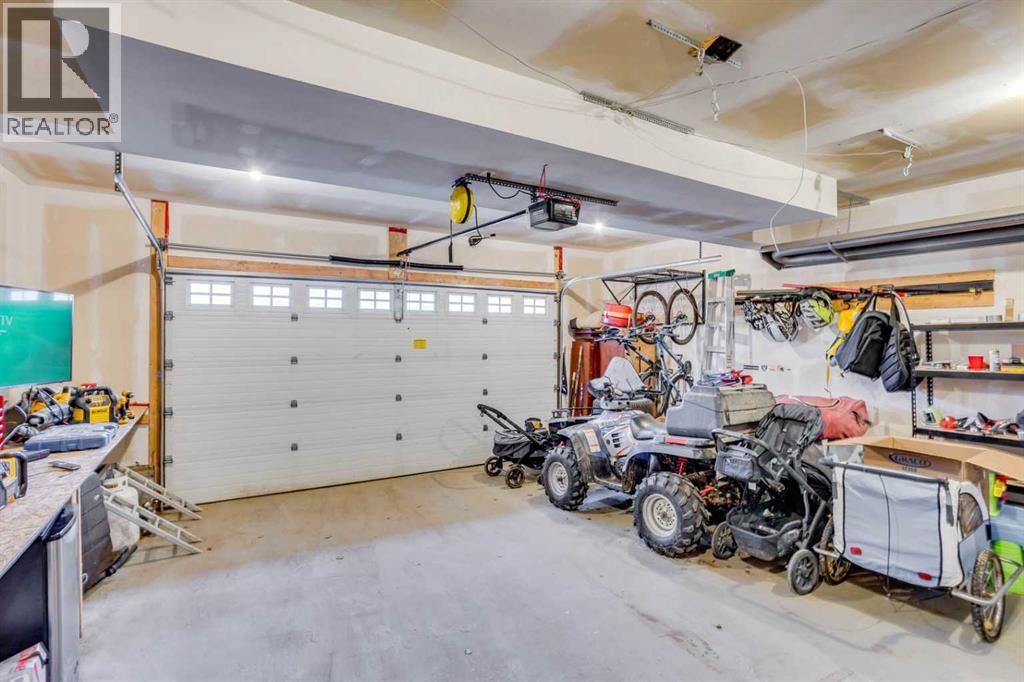377 Walnut Crescent - 32