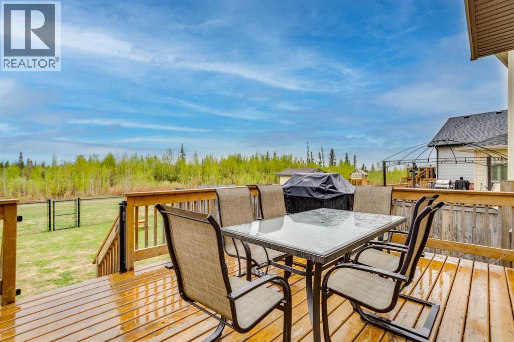 377 Walnut Crescent - 34