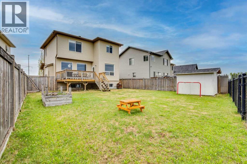 377 Walnut Crescent - 35