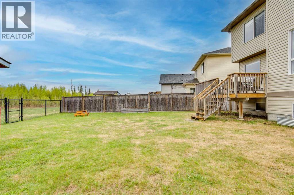 377 Walnut Crescent - 38