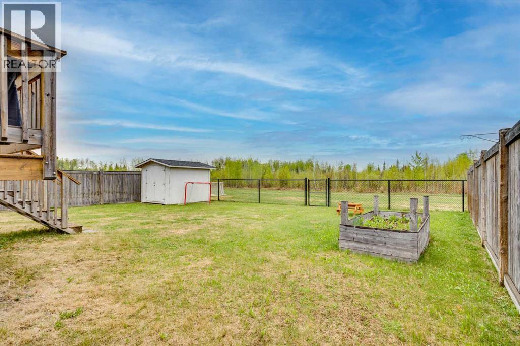 377 Walnut Crescent - 40