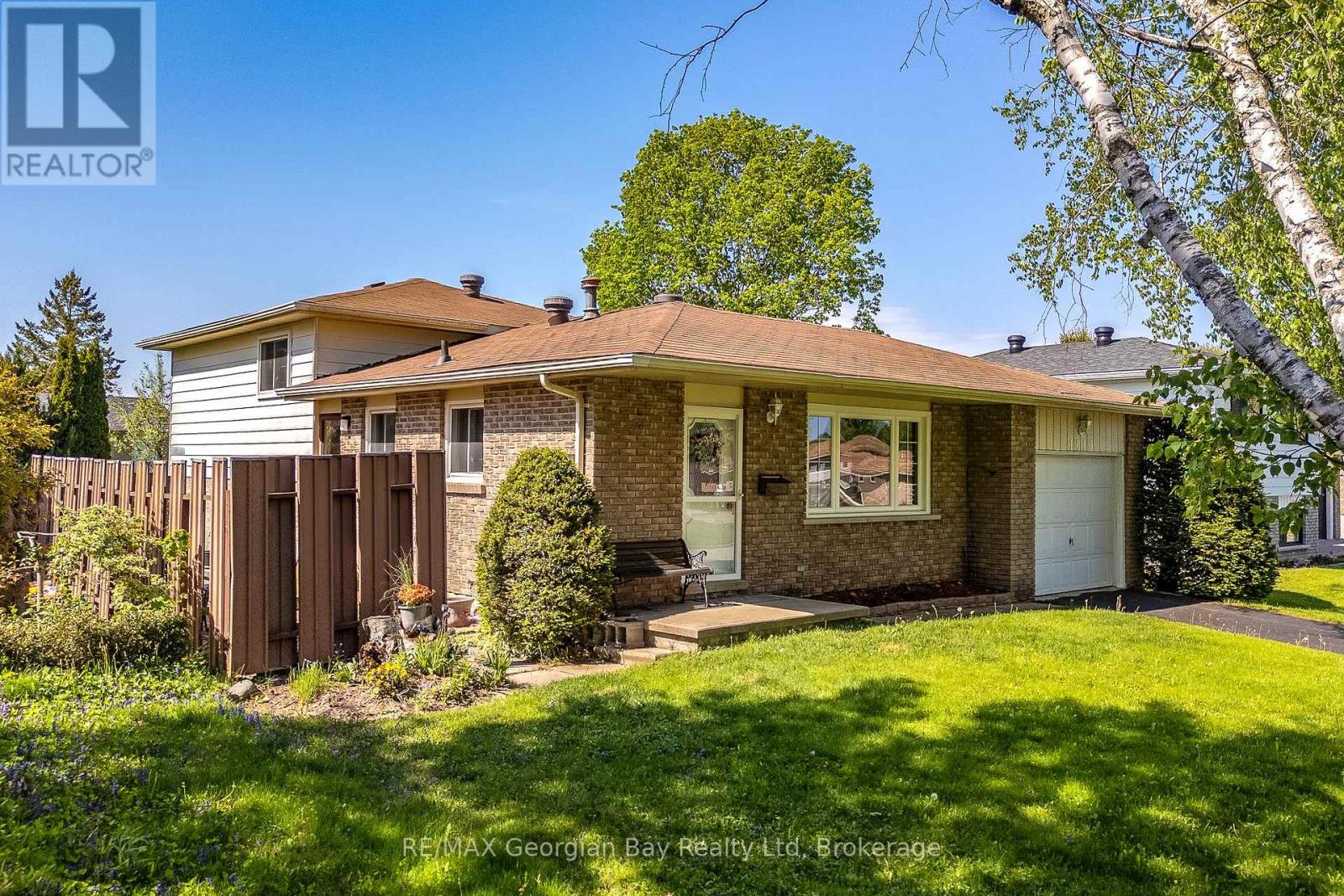 1010 GLEN EAGLES CRESCENT - Image 3