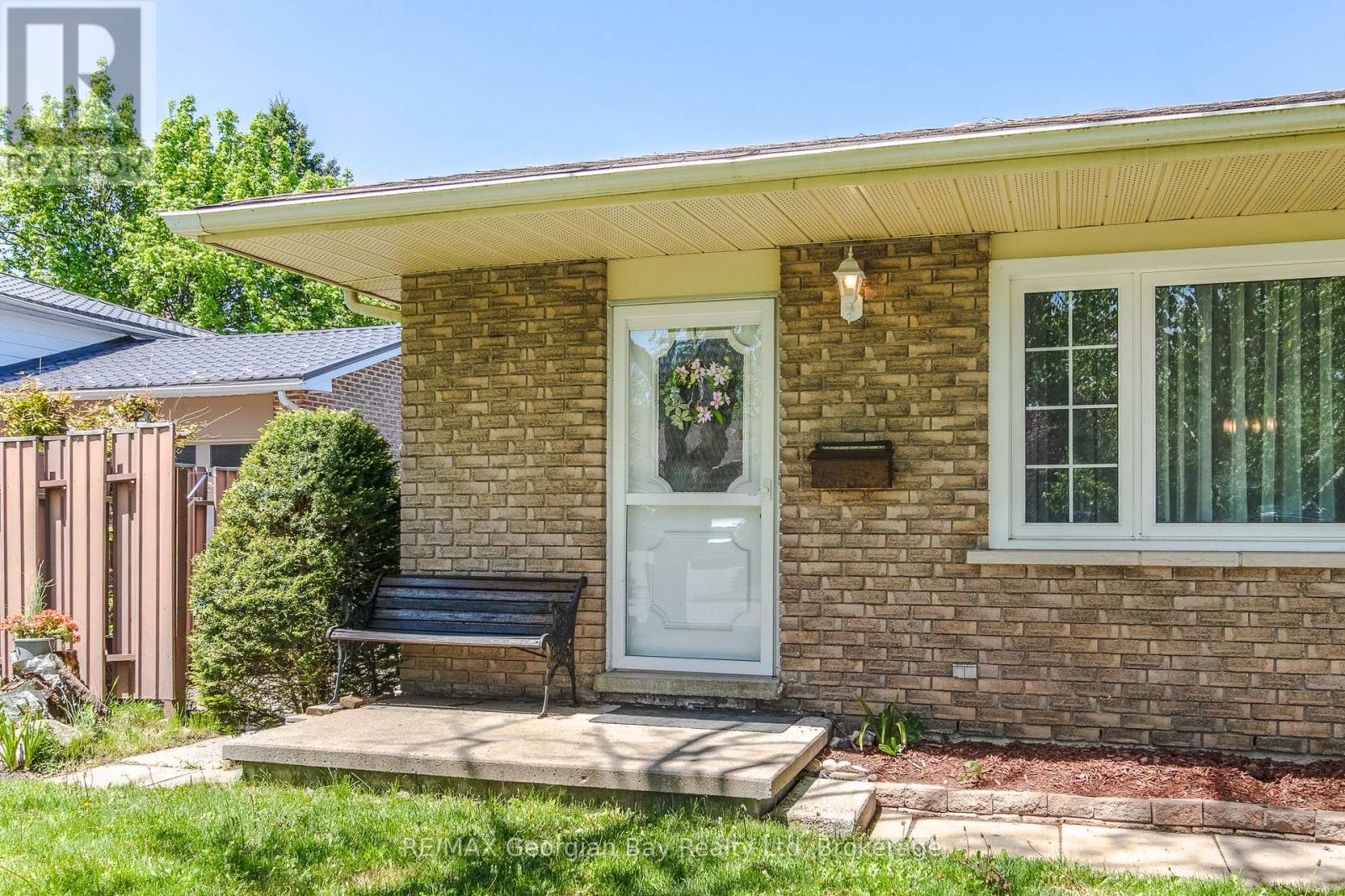 1010 GLEN EAGLES CRESCENT - 4