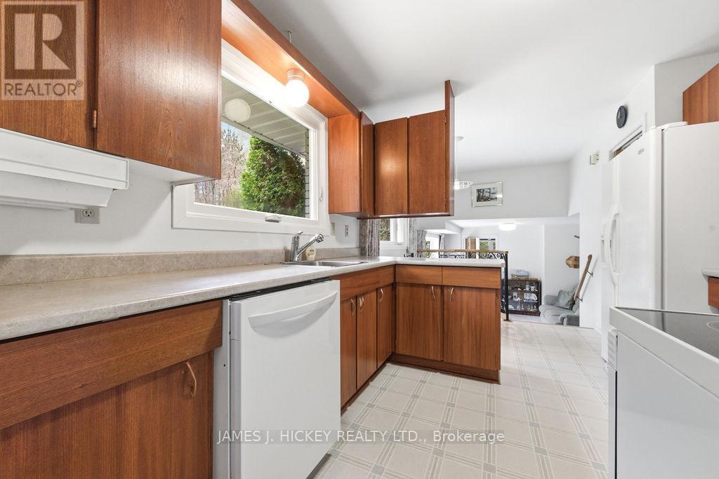 250 THOMAS STREET - 21
