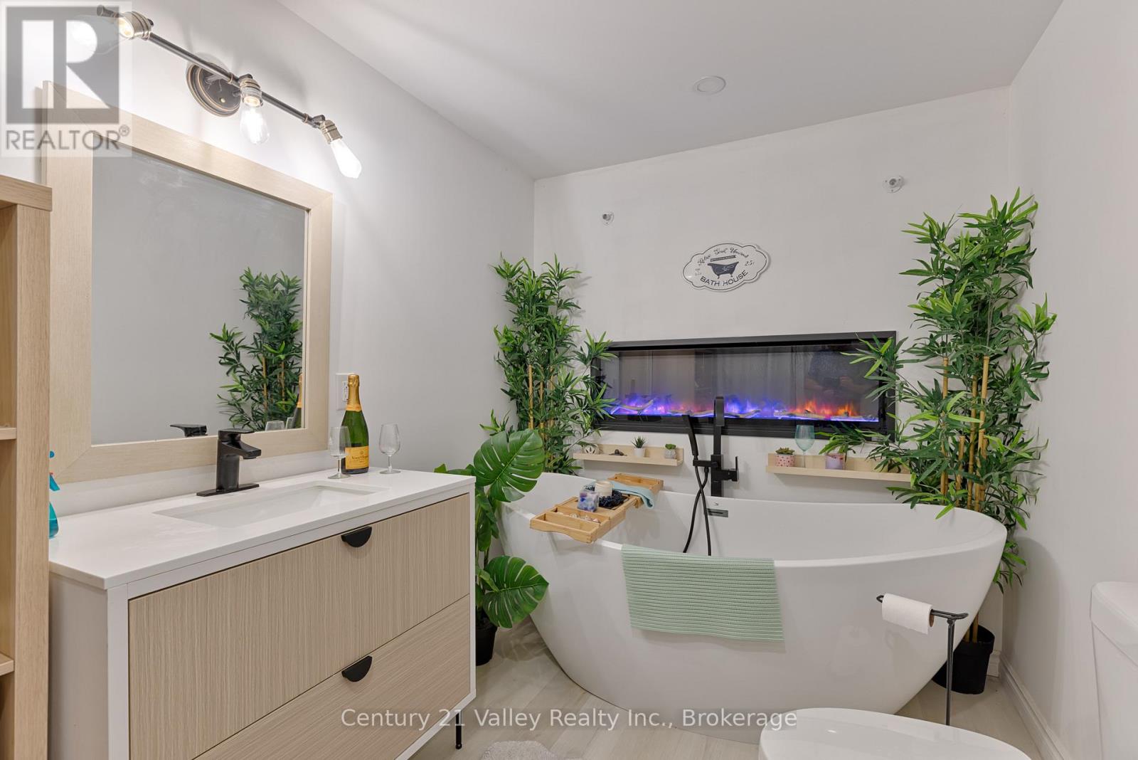 593 INGLIS ROAD - 36