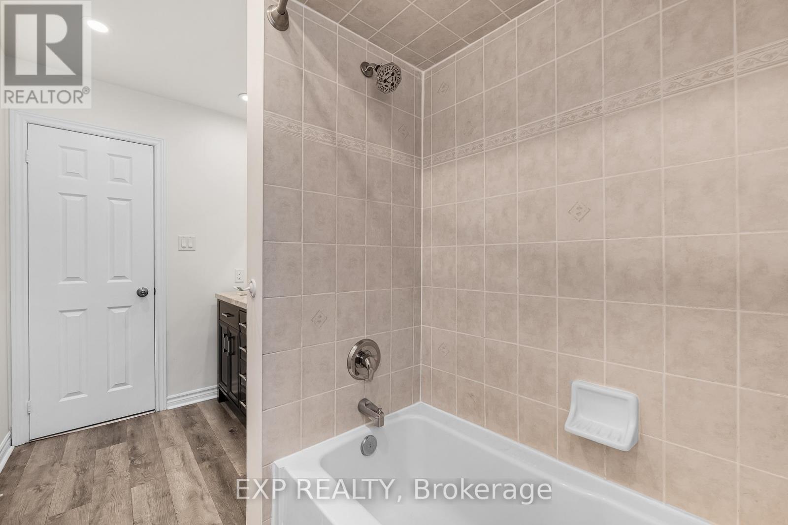 24 JESSICA DRIVE - 32