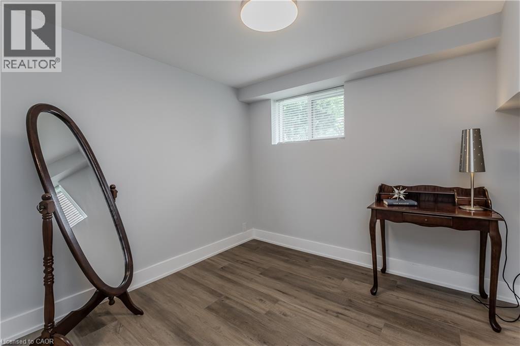 3125 MICHAEL Crescent - 21
