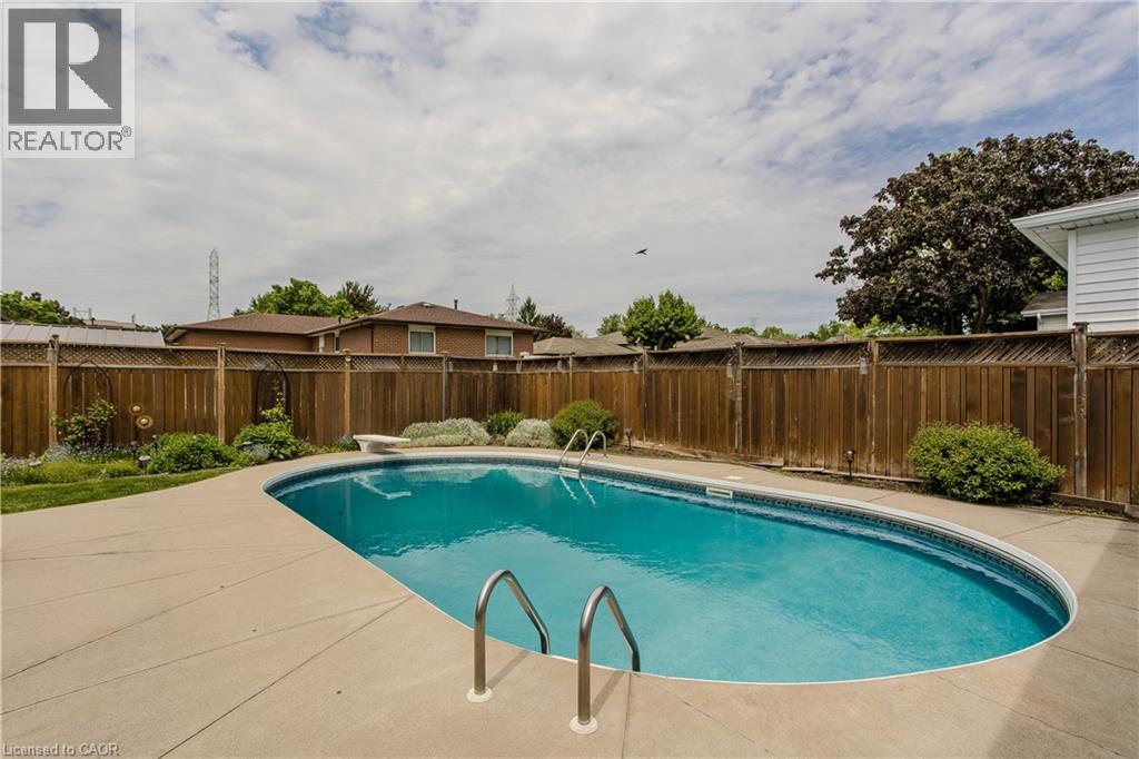 3125 MICHAEL Crescent - 27
