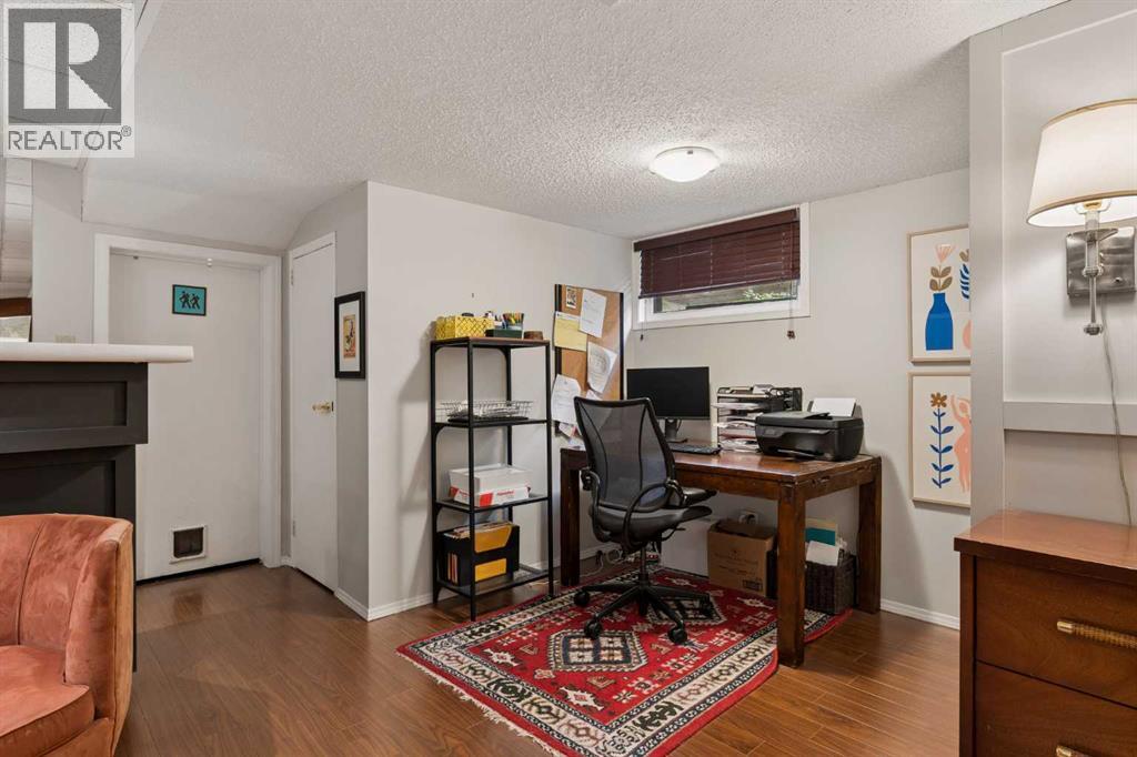 2235 27 Street SW - 37