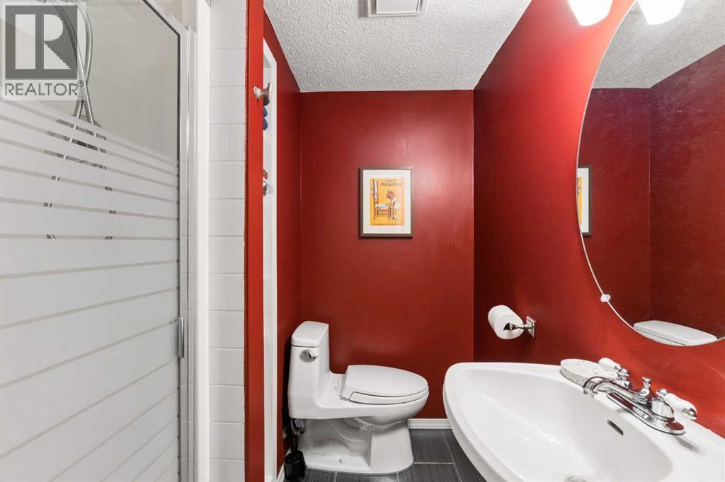 2235 27 Street SW - 39
