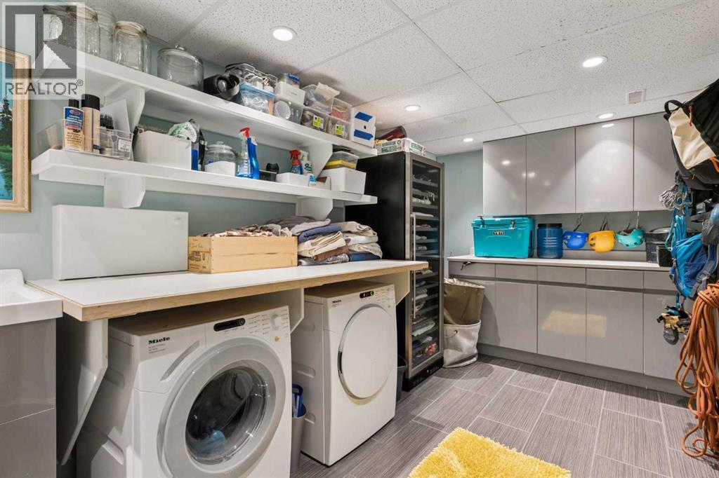 2235 27 Street SW - 40