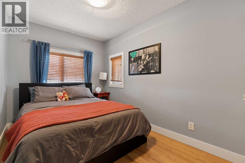 2235 27 Street SW - 32