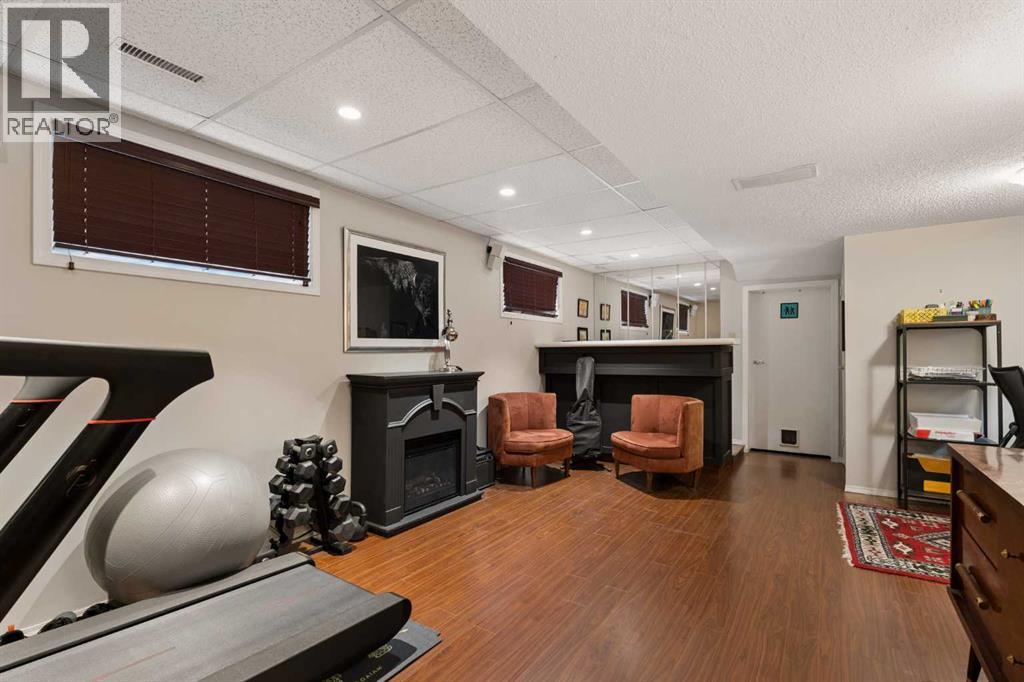 2235 27 Street SW - 36