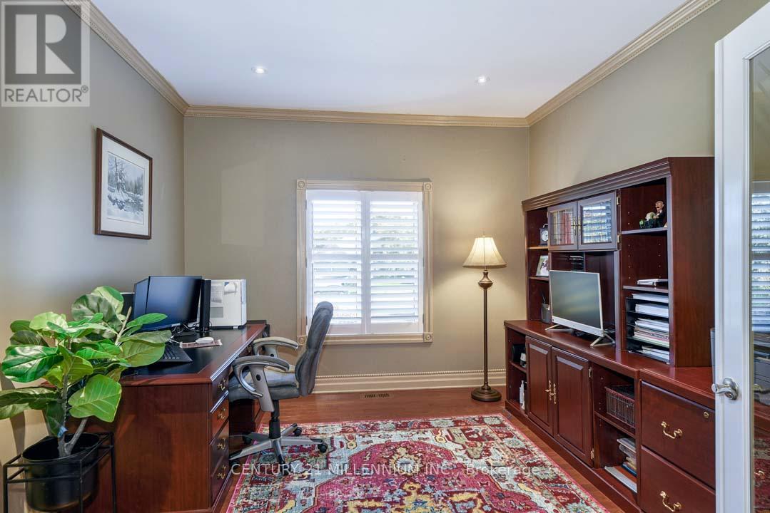 8 CASTLEWOOD COURT - 27