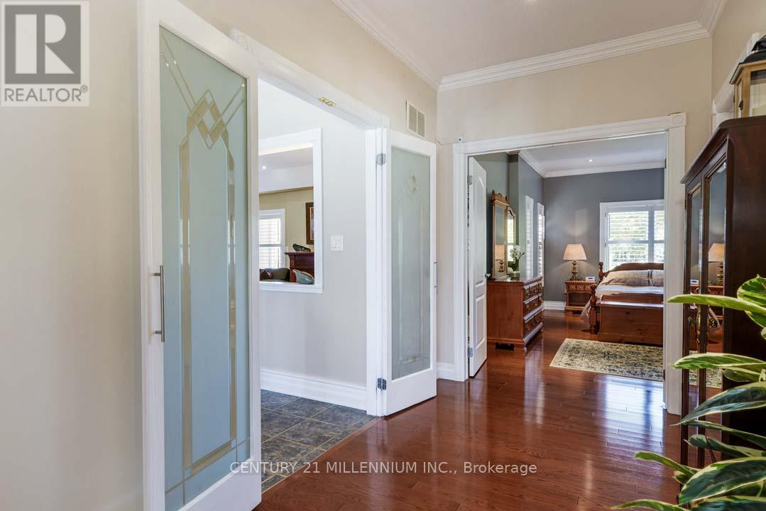 8 CASTLEWOOD COURT - 30