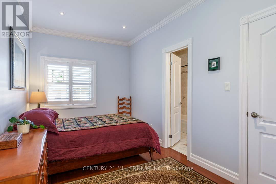 8 CASTLEWOOD COURT - 31