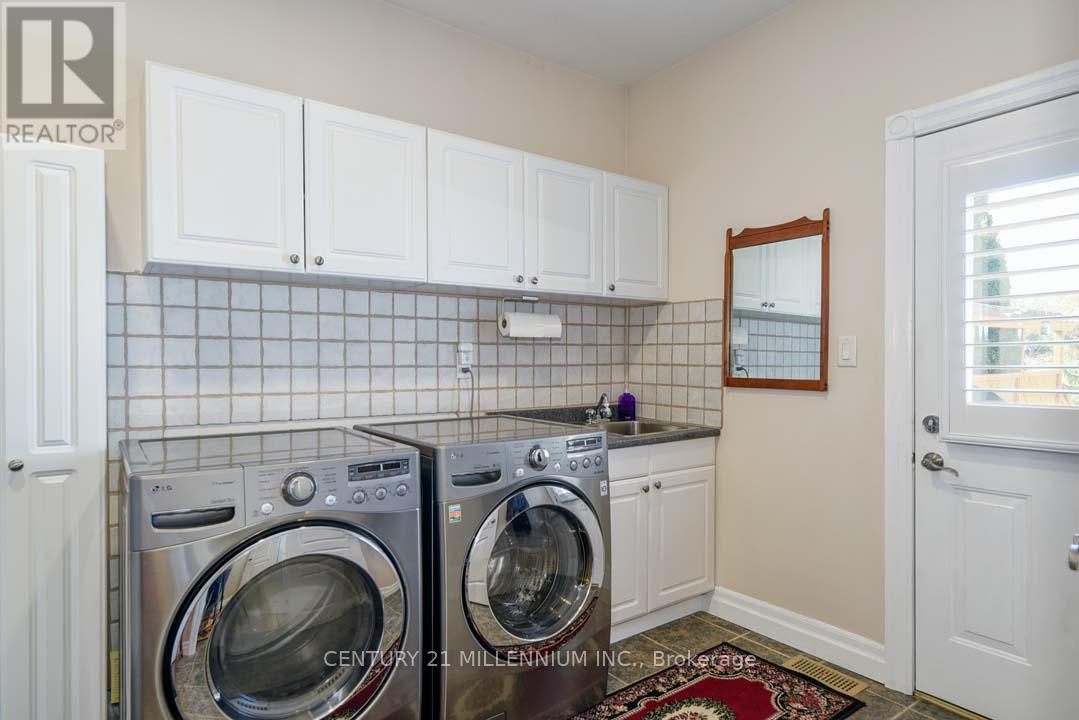 8 CASTLEWOOD COURT - 34