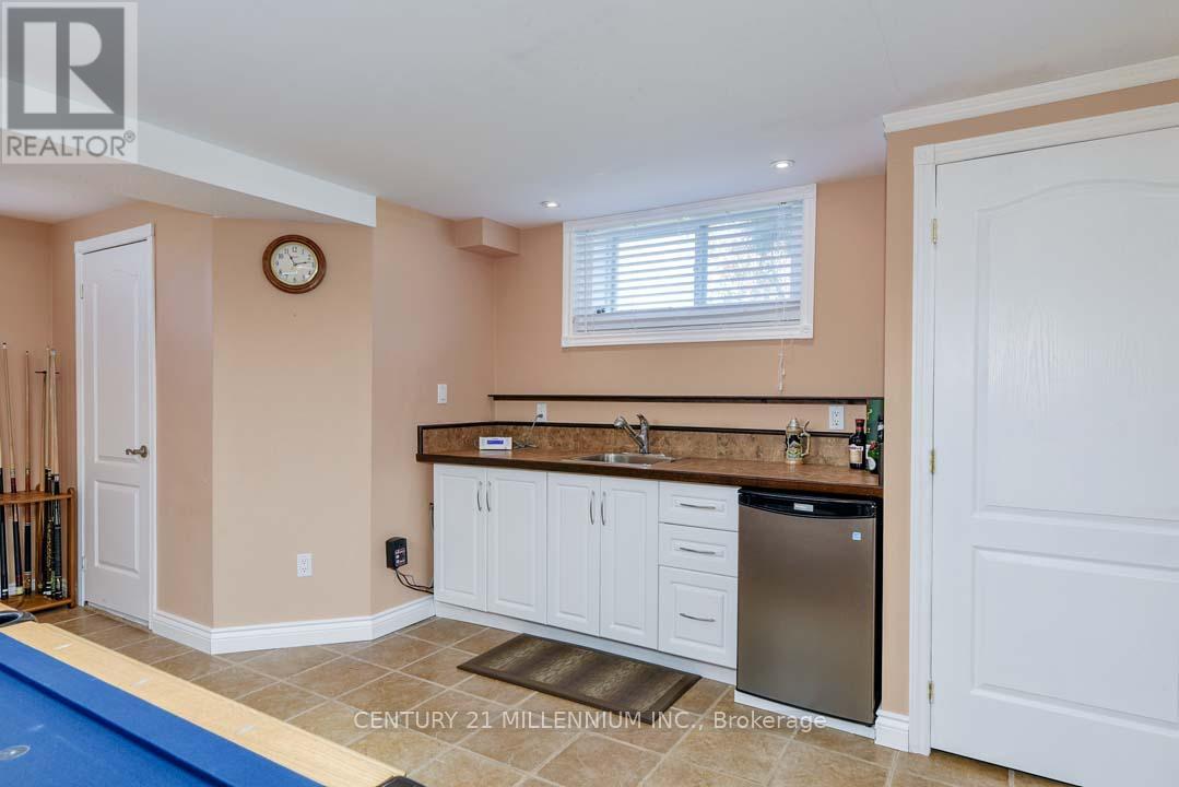 8 CASTLEWOOD COURT - 42
