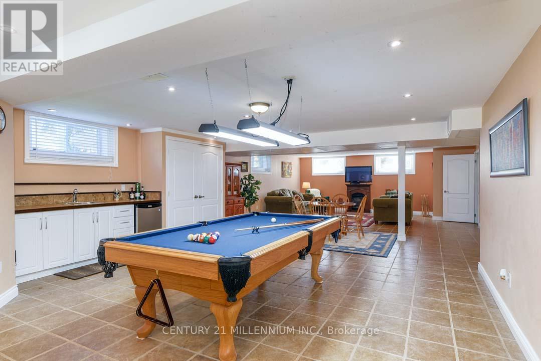 8 CASTLEWOOD COURT - 44