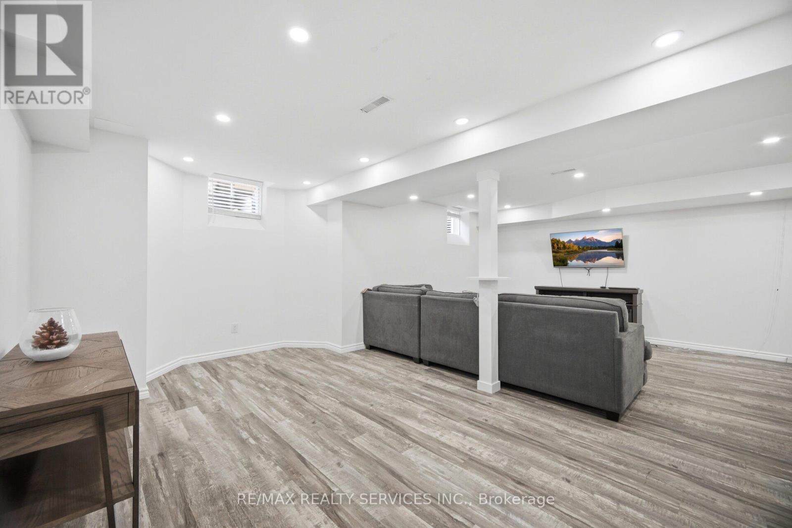 28 PONYMEADOW WAY - 28