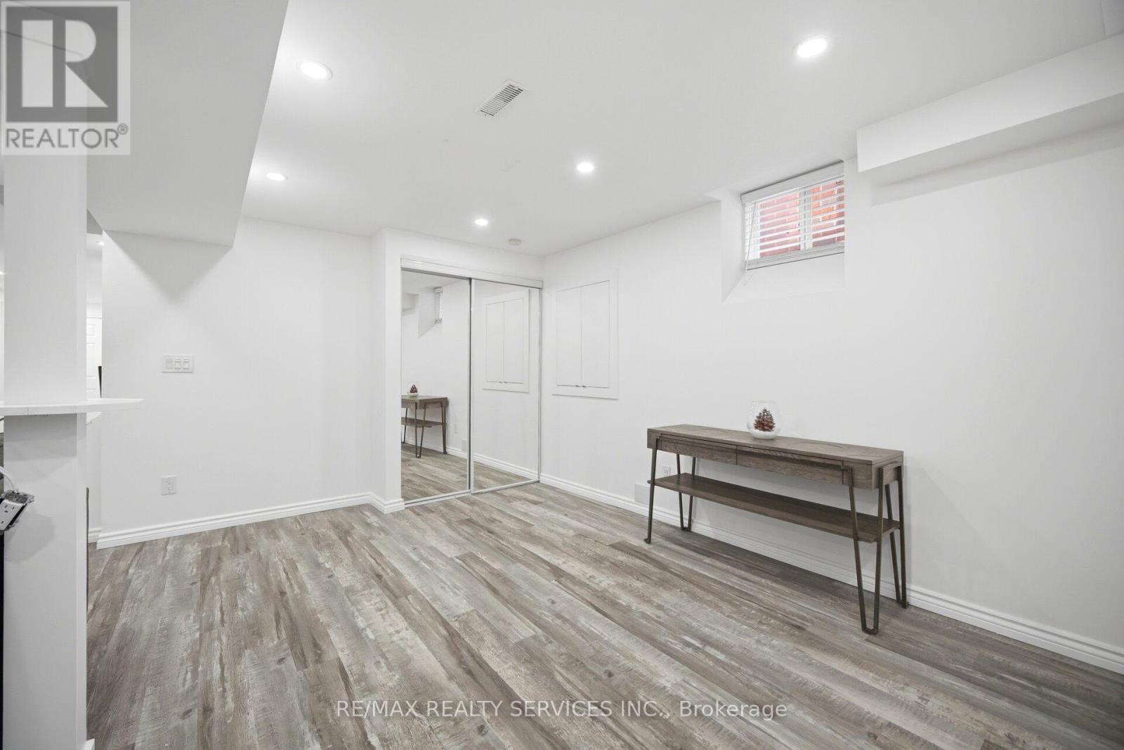 28 PONYMEADOW WAY - 30